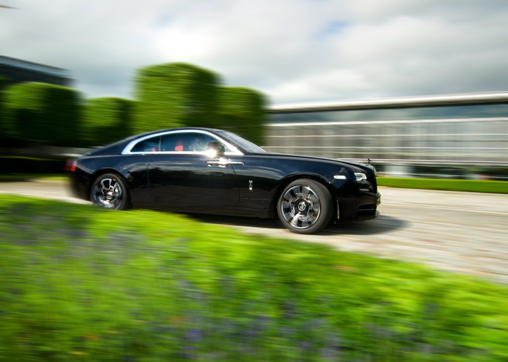 P90224227_highRes_rolls-royce-celebrat